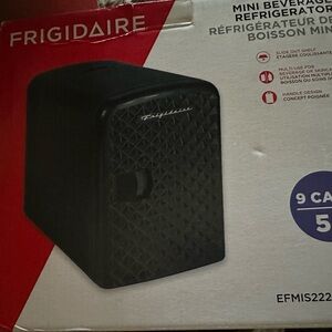 Frigidaire Diamond 9 Can Mini Beverage & Skin Care Cooler, Black